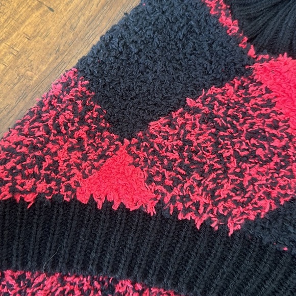 Cozy Printed Sweater for Pets - Picture 6 of 12